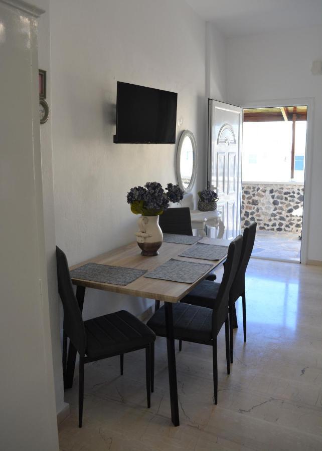 Ferienwohnung Anezinas Place Perissa  Exterior foto